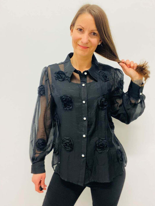 Transparente Bluse mit Blumen-Aufnähern