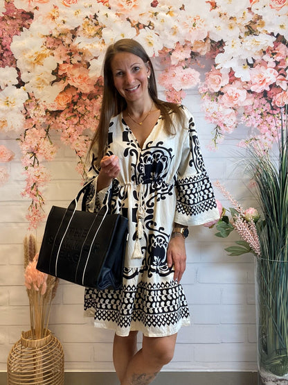 Knielanges gemustertes Boho-Kleid mit Ärmeln