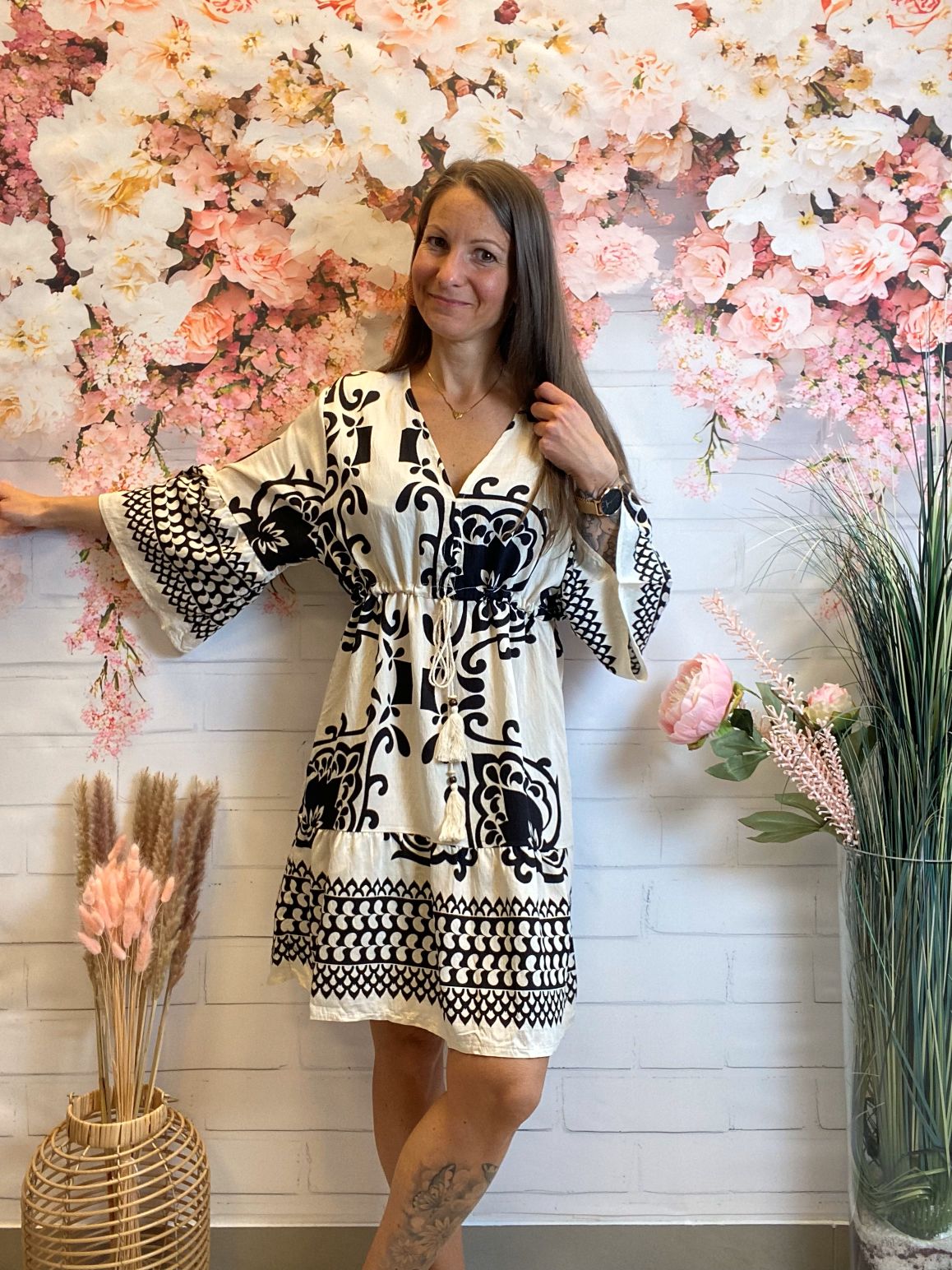 Knielanges gemustertes Boho-Kleid mit Ärmeln