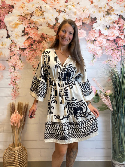 Knielanges gemustertes Boho-Kleid mit Ärmeln