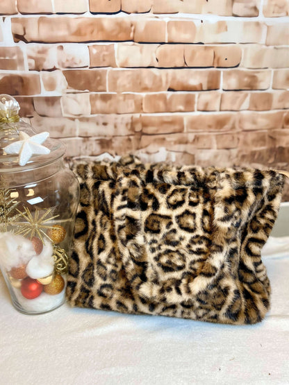 Große Plüschtasche mit Leoprint