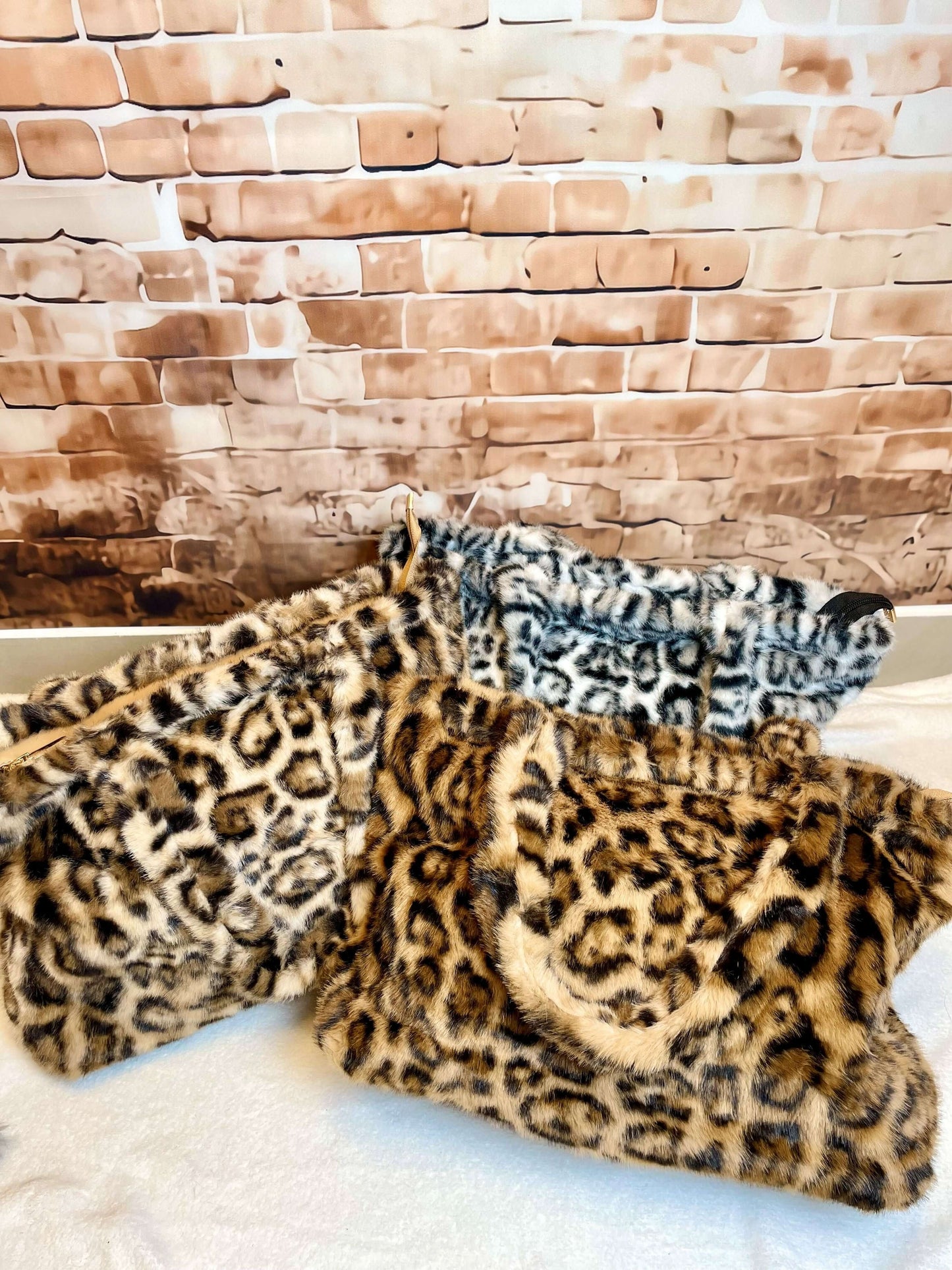 Große Plüschtasche mit Leoprint