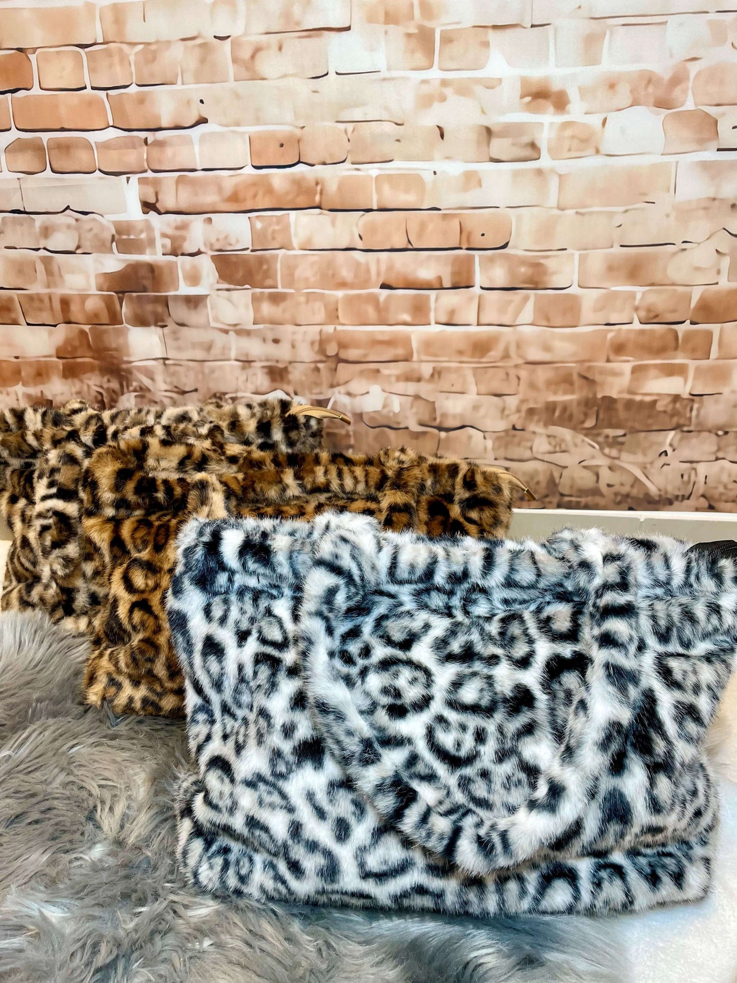 Große Plüschtasche mit Leoprint