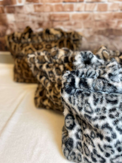Große Plüschtasche mit Leoprint