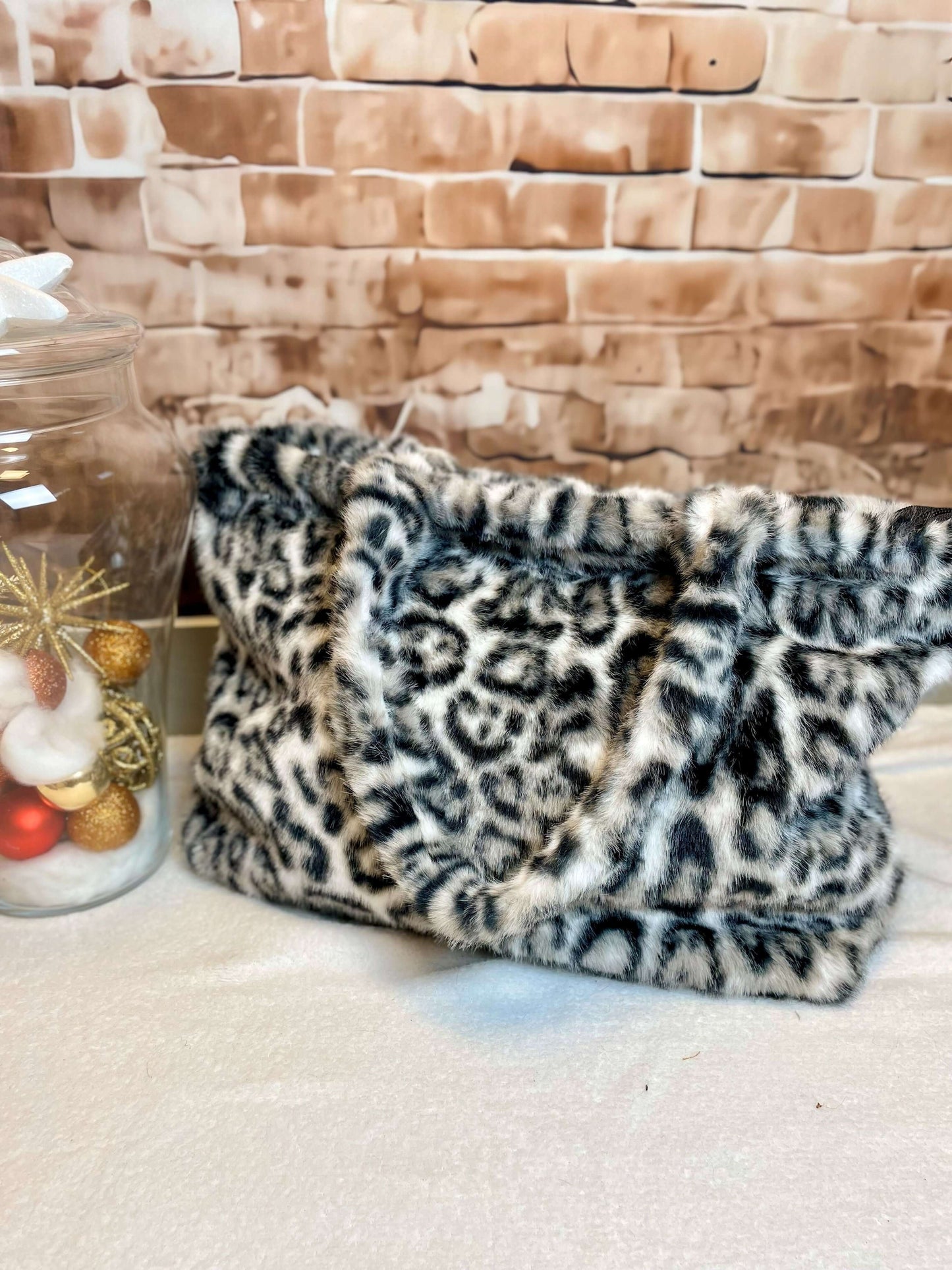 Große Plüschtasche mit Leoprint