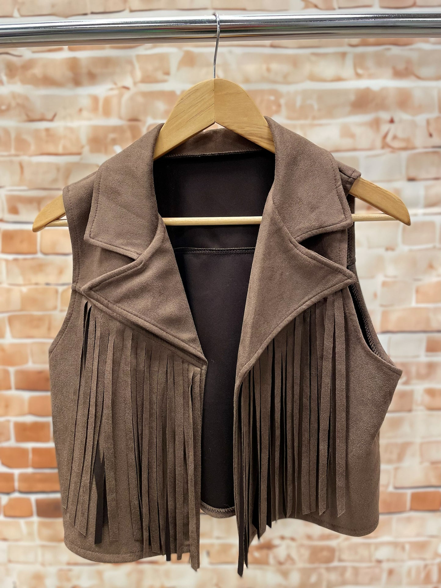 Kurzes Fransen-Gilet aus Veloursstoff