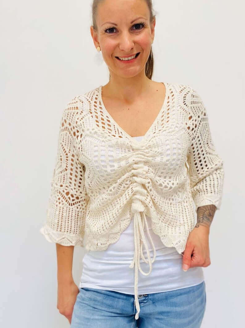 Schönes Häkelshirt mit Kordelzug
