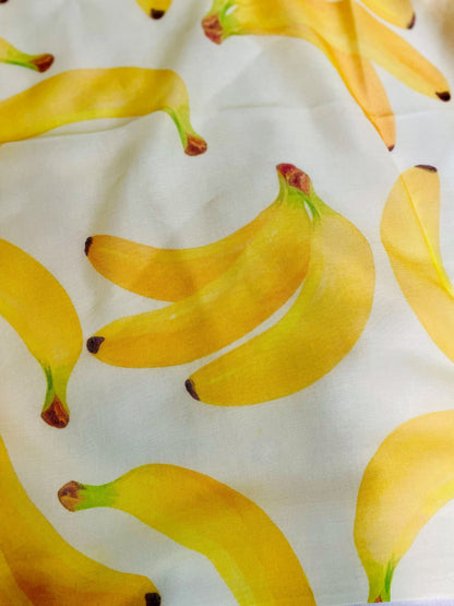 Dünnes Halstuch mit Obstmotiv