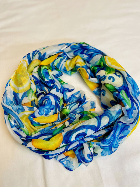 Dünnes Halstuch mit Obstmotiv