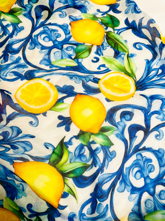 Dünnes Halstuch mit Obstmotiv