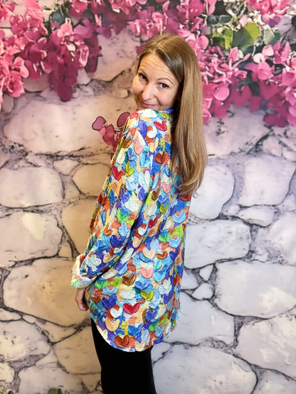 Damenbluse mit bunten Herzen