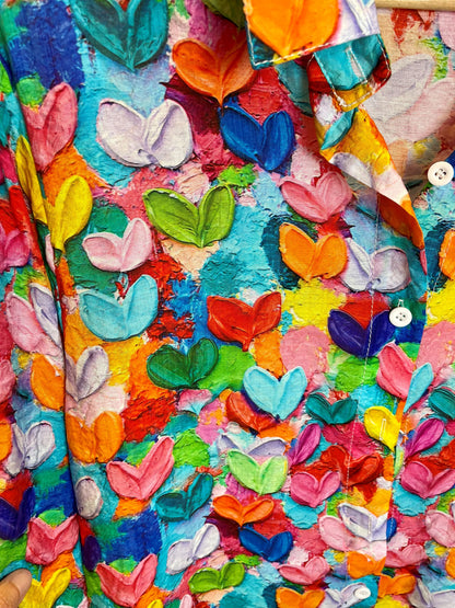 Damenbluse mit bunten Herzen