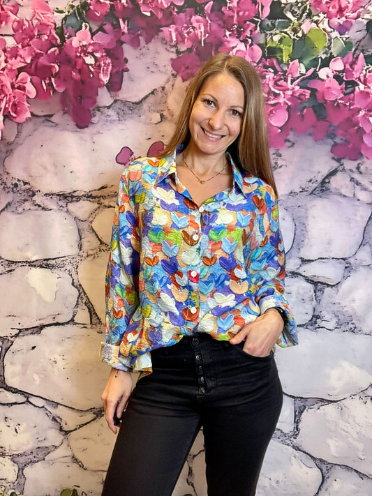 Damenbluse mit bunten Herzen