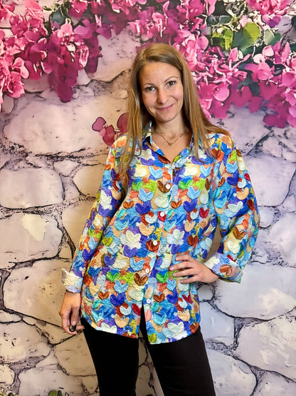 Damenbluse mit bunten Herzen