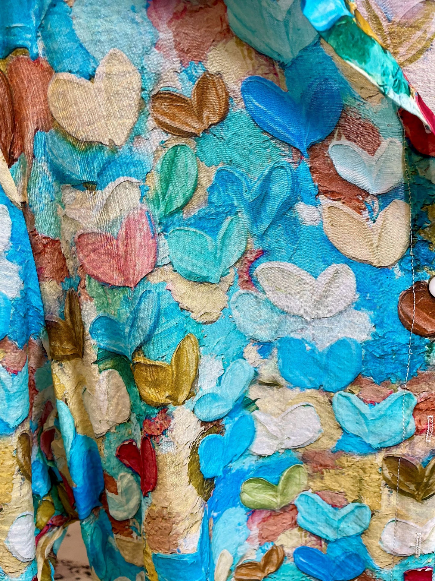 Damenbluse mit bunten Herzen