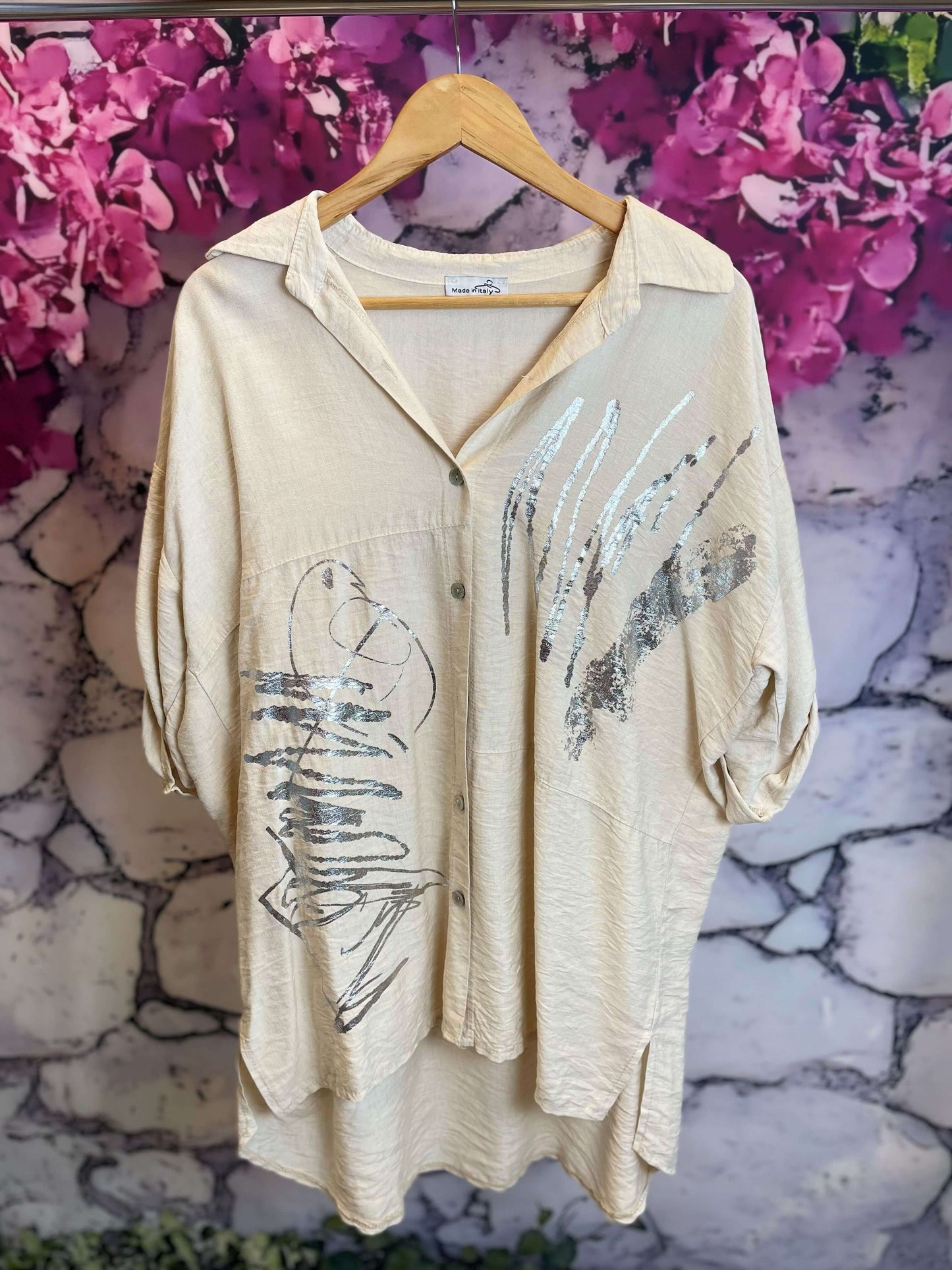 Lange Hemdbluse mit silbernem Print - Oversized