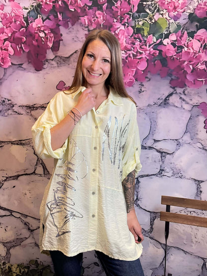 Lange Hemdbluse mit silbernem Print - Oversized