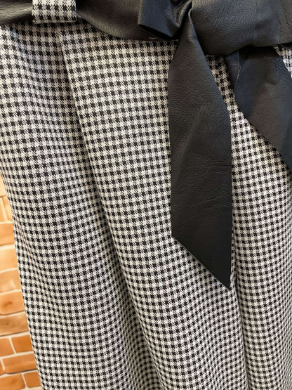 Grau-Schwarz gemusterte Stoffhose - Weites Bein