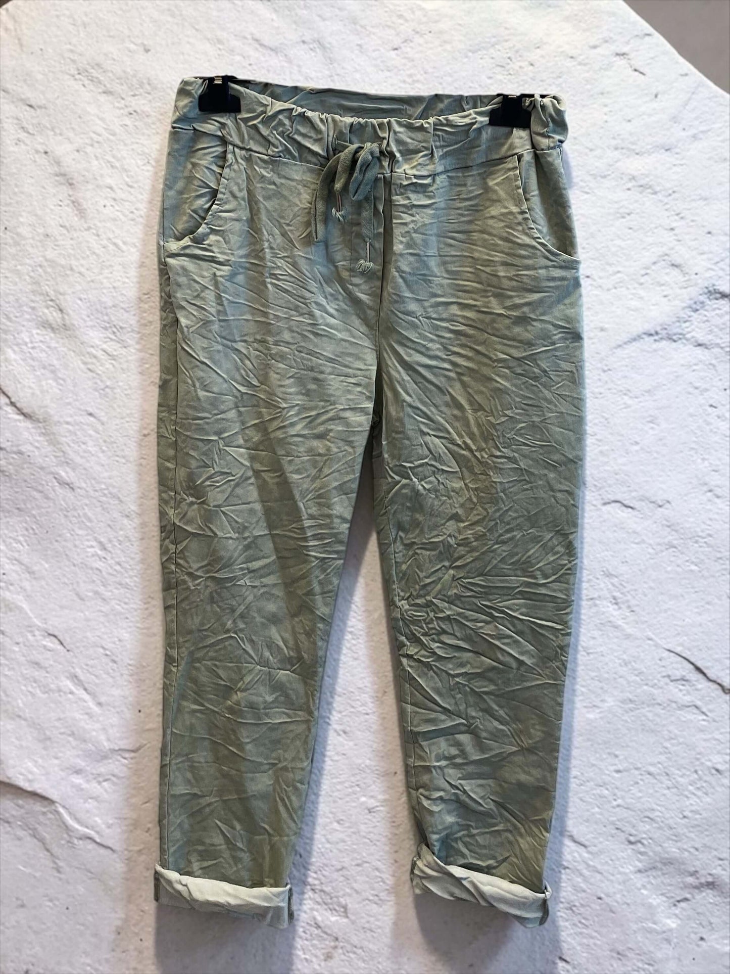 Einfarbige italienische Schlupfhosen - Knitterlook