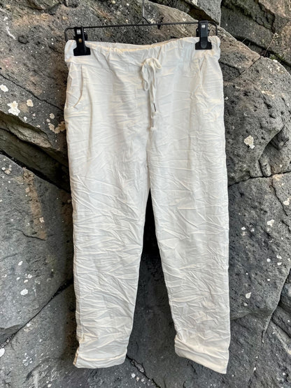 Einfarbige italienische Schlupfhosen - Knitterlook
