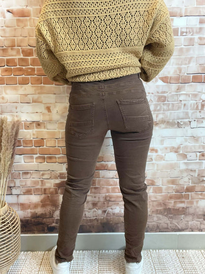 Braune Slim Fit Jeans im Knitter-Look