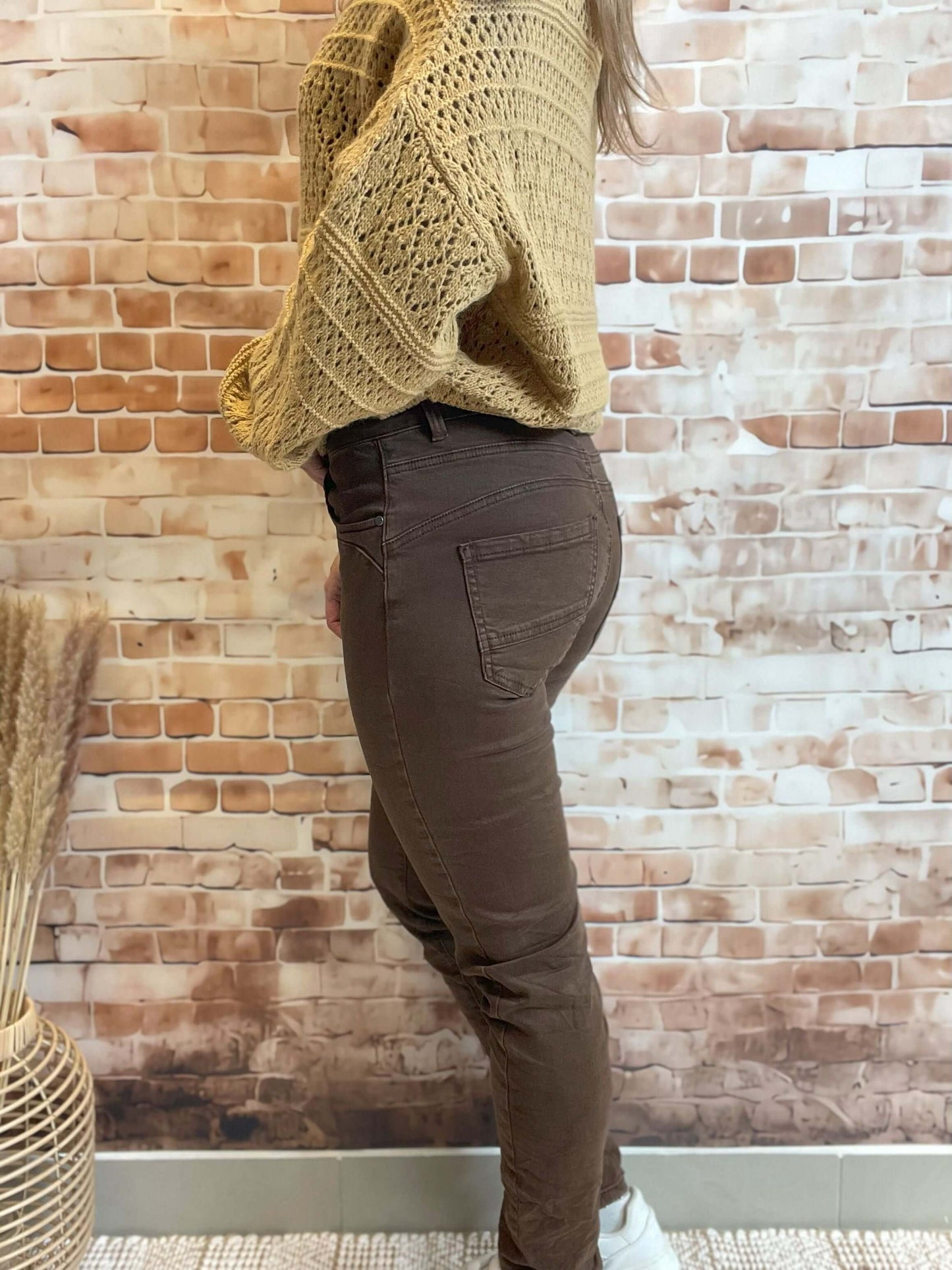 Braune Slim Fit Jeans im Knitter-Look