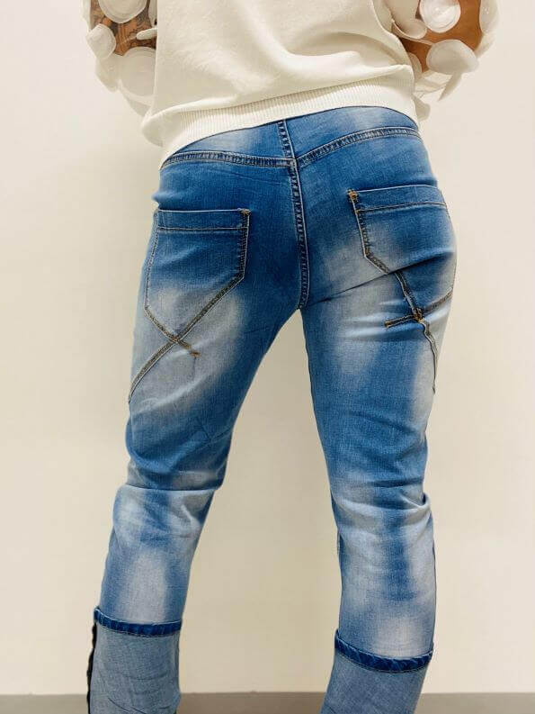 Moderne lässige Jeans mit Mickey Mouse Motiv