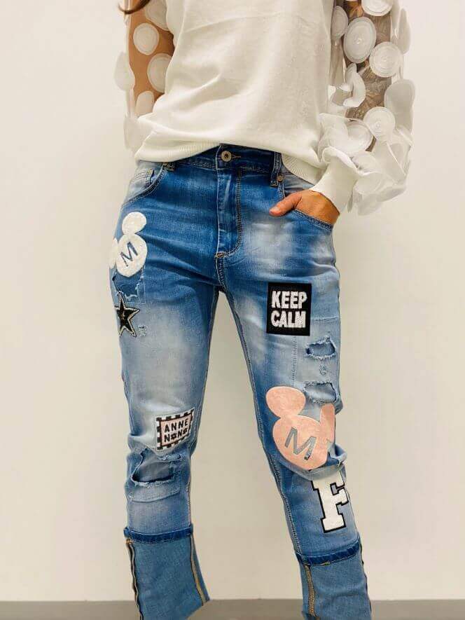 Moderne lässige Jeans mit Mickey Mouse Motiv