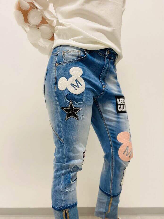 Moderne lässige Jeans mit Mickey Mouse Motiv