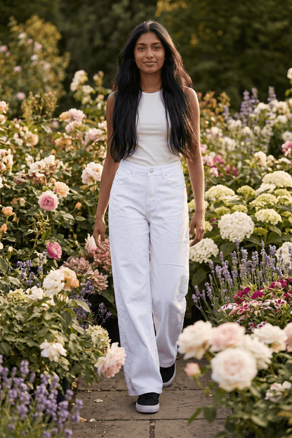 Weiße High-Waist-Wide-Leg-Jeans mit Zippverschluss