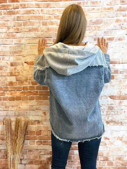 Jeansjacke mit Kapuze und Stoffeinsatz (Hoodie)