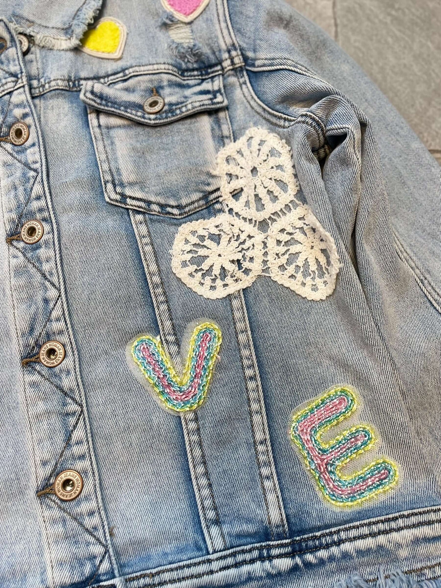Sexy S. Woman Jeansjacke "LOVE" mit bunten Stickereien