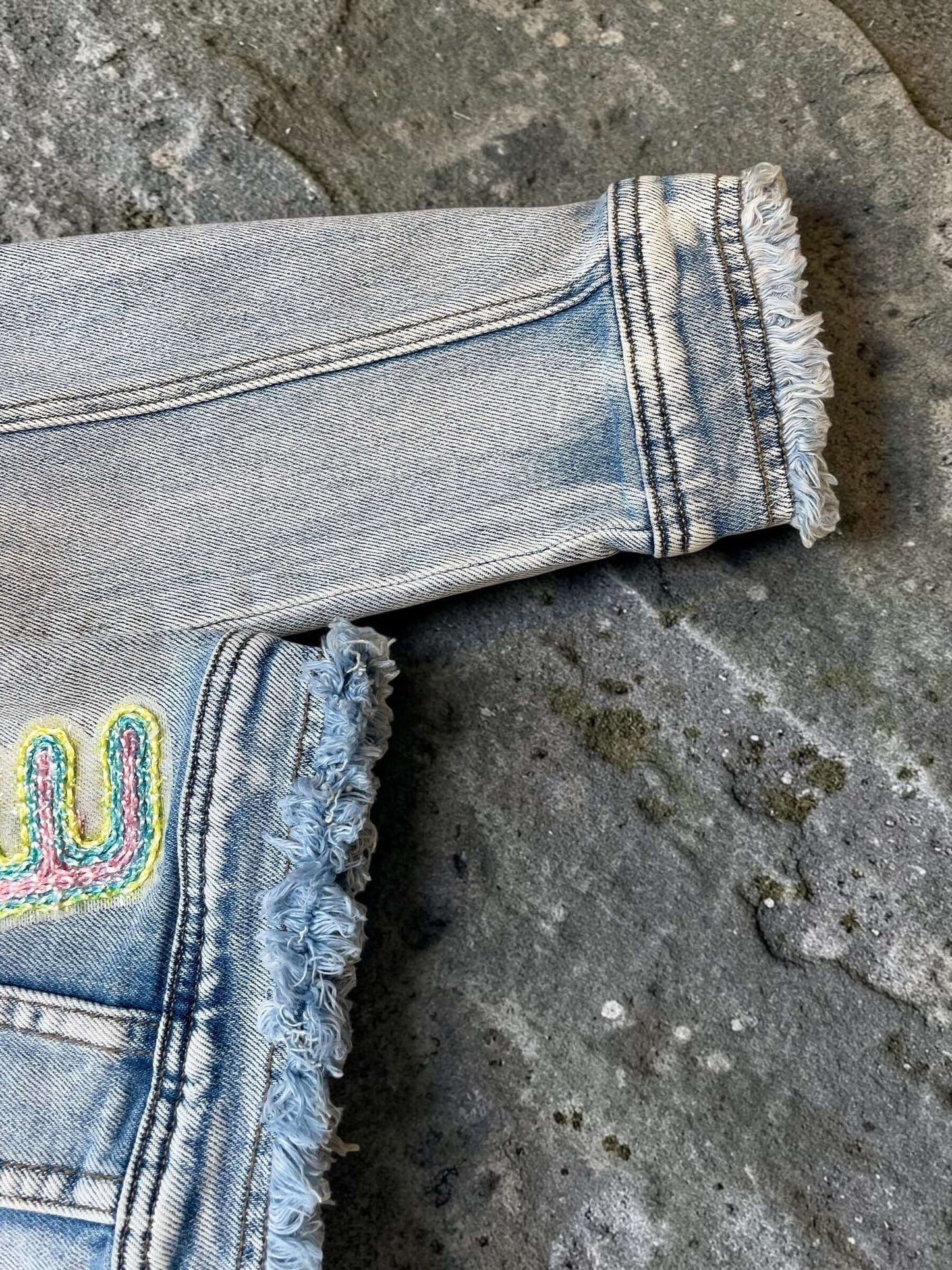 Sexy S. Woman Jeansjacke "LOVE" mit bunten Stickereien
