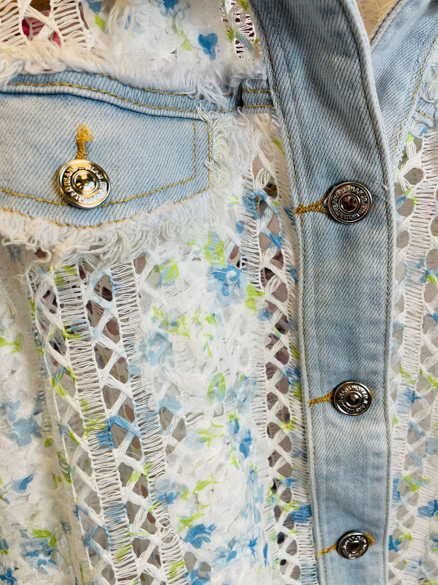 Sexy S. Woman Jeansjacke aus heller Spitze