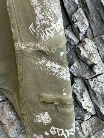 Lässige Jogginghose mit tiefem Schritt "Graffiti"