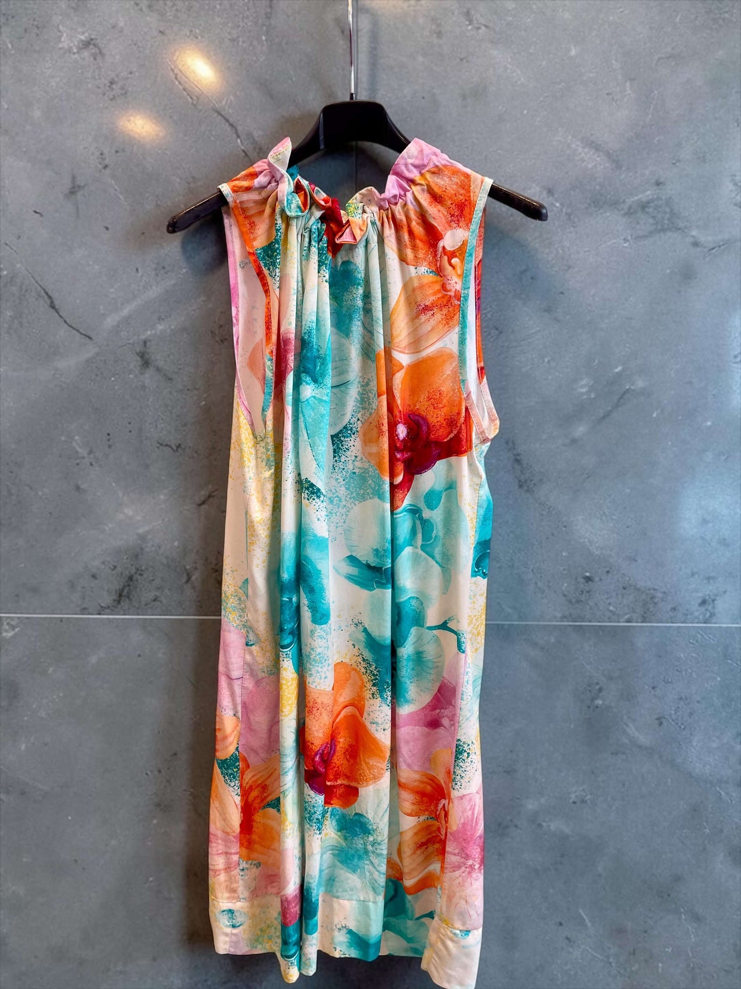 Buntes ärmelloses Kleid aus Viskose - knielang