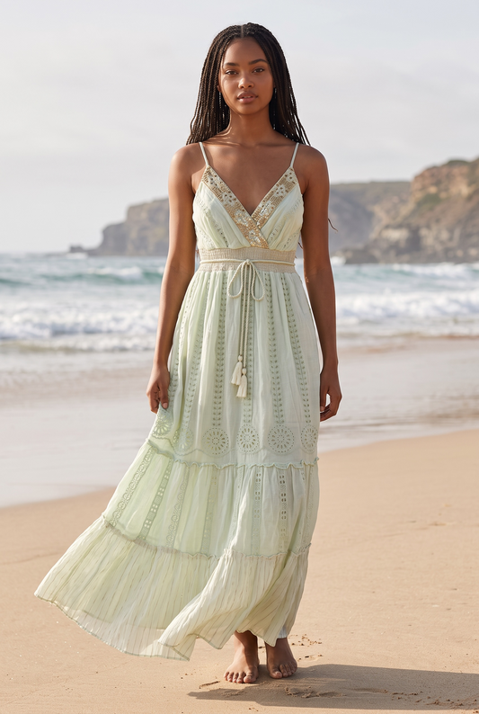 Bodenlanges Boho-Kleid mit Spaghettiträgern und Goldfäden