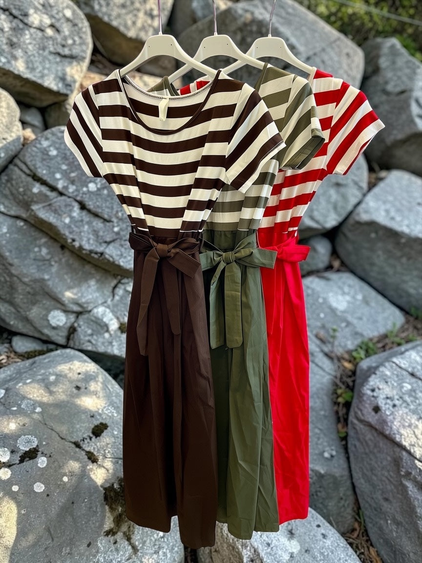 Langes Kurzarm-Viskosekleid - gestreiftes Oberteil