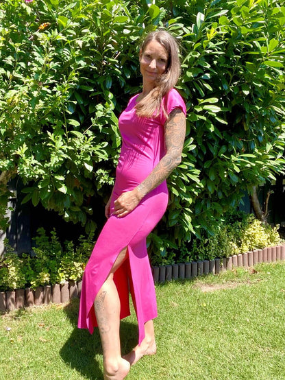 Schlichtes langes Viskosekleid mit seitlichem Schlitz