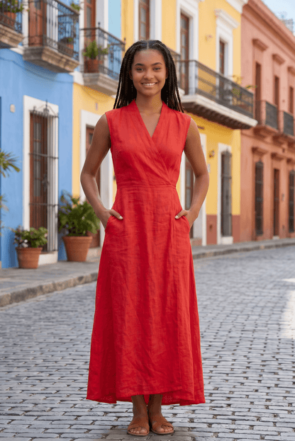 Langes ärmelloses Leinenkleid mit bereiten Trägern und V-Ausschnitt
