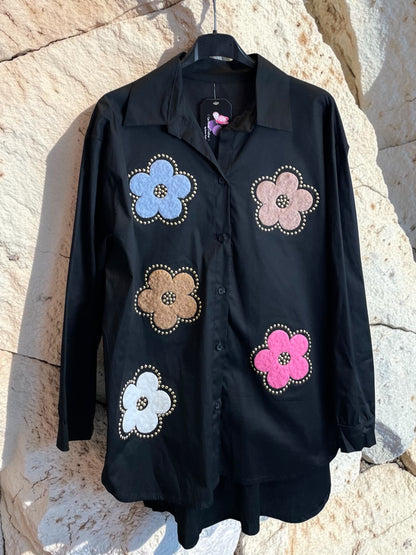 Schwarze Hemdbluse aus Baumwolle mit bunten Blumen