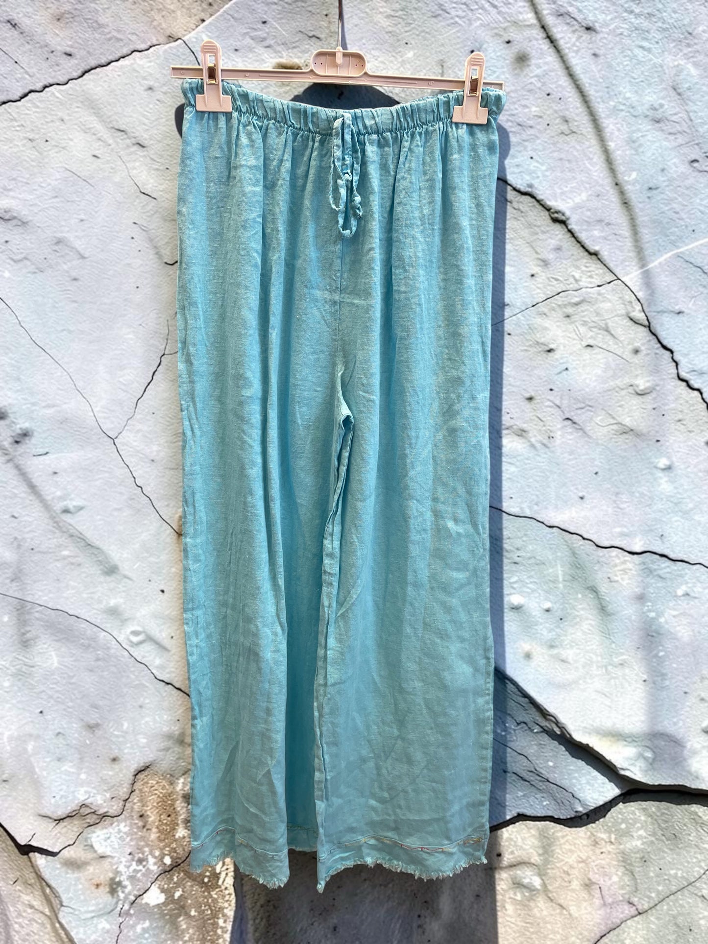 Weite lange Leinenhose mit Fransen