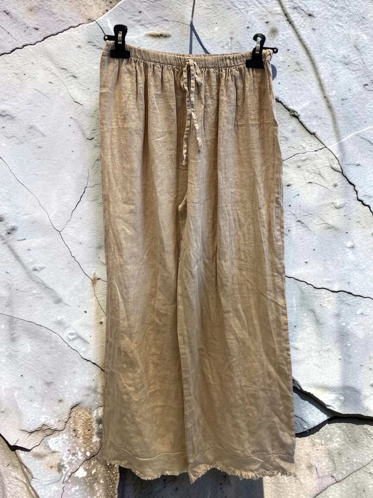Weite lange Leinenhose mit Fransen