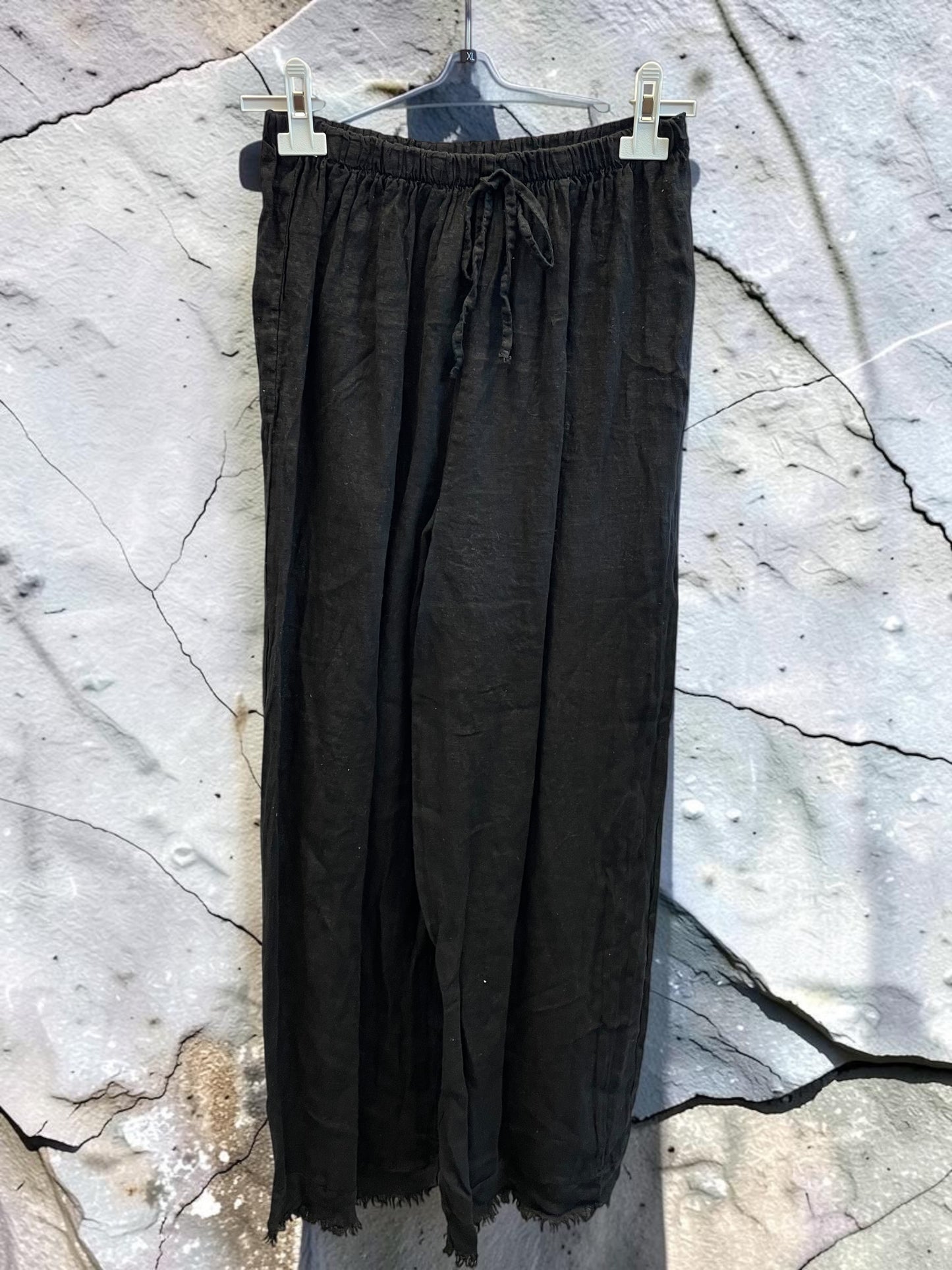 Weite lange Leinenhose mit Fransen