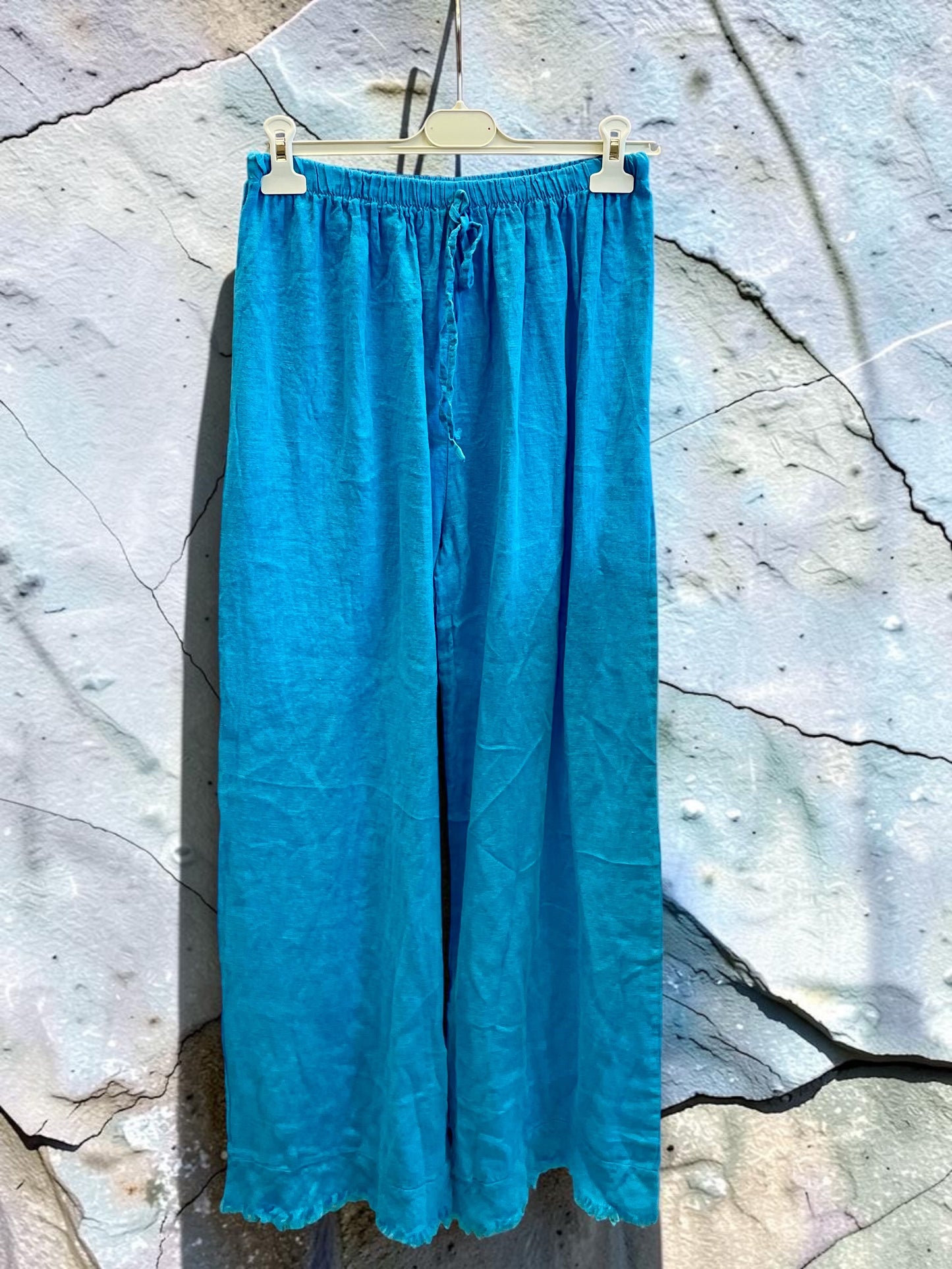 Weite lange Leinenhose mit Fransen