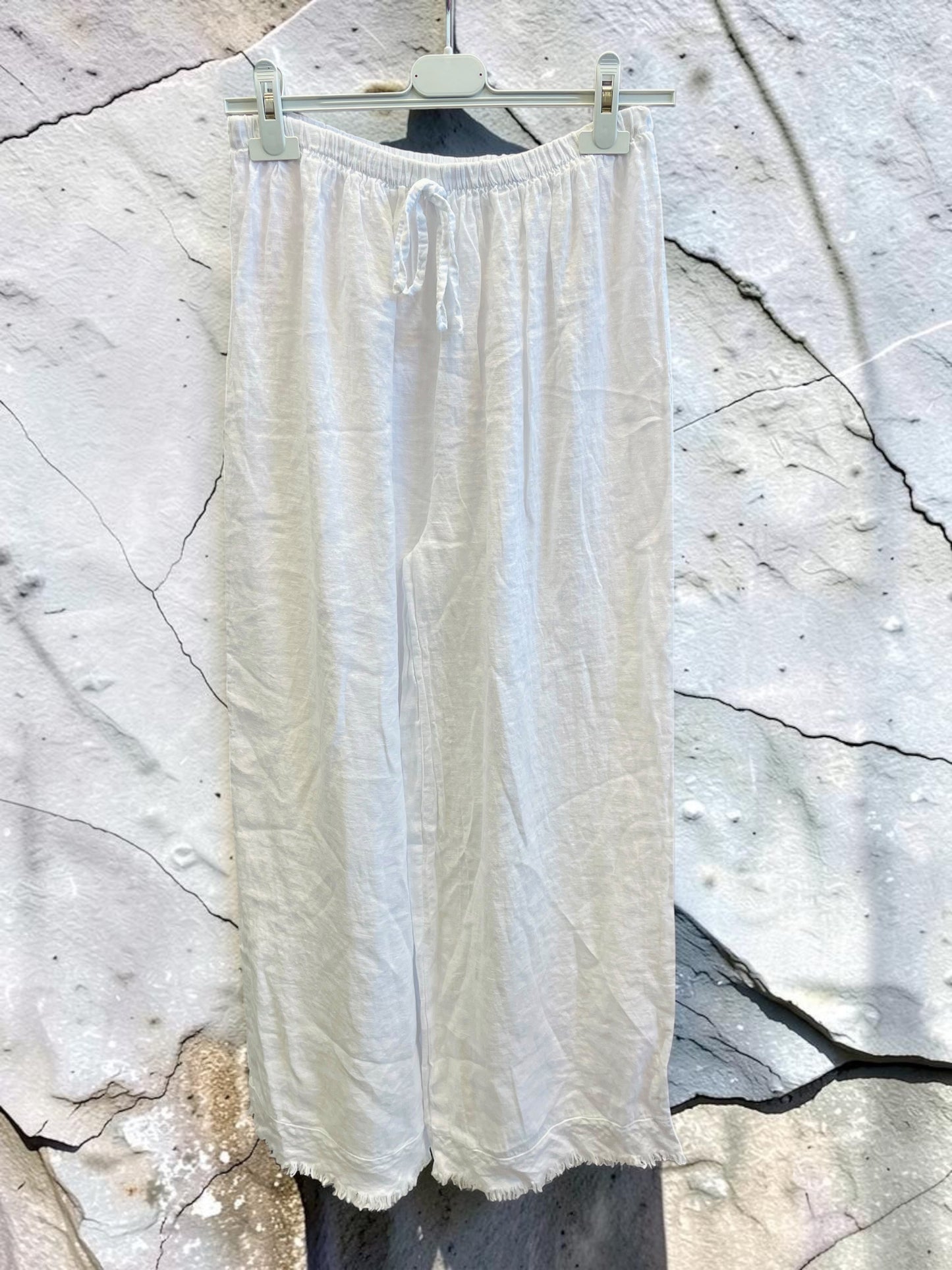 Weite lange Leinenhose mit Fransen