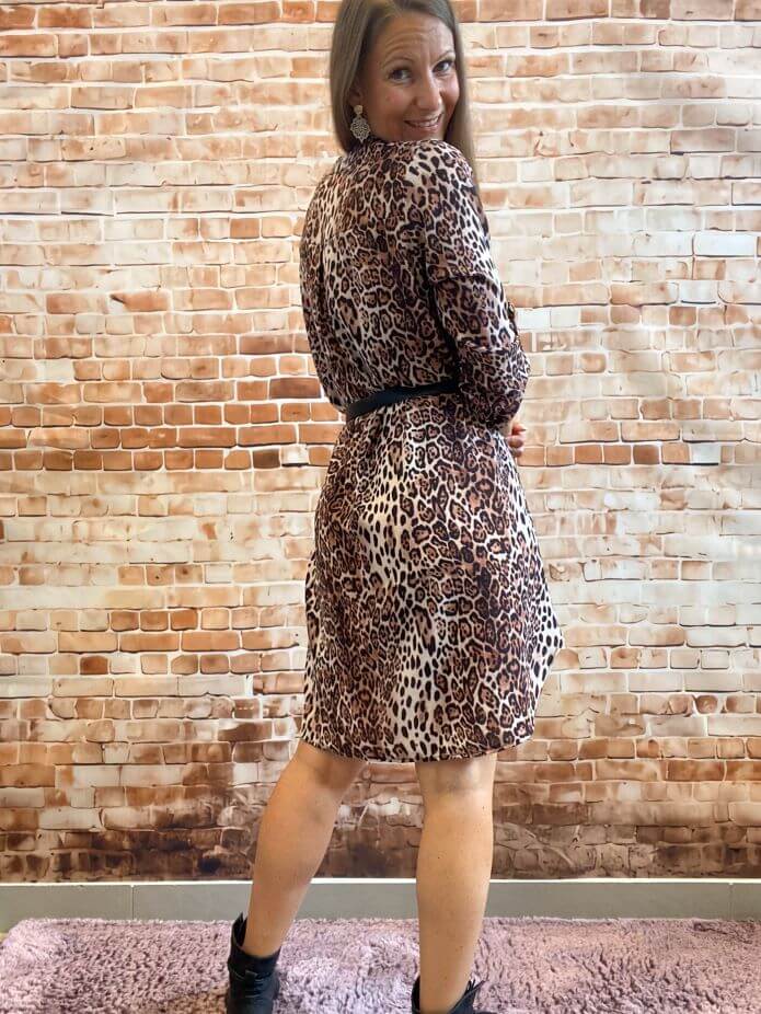Dünnes Blusenkleid im kleineren Leo-Print