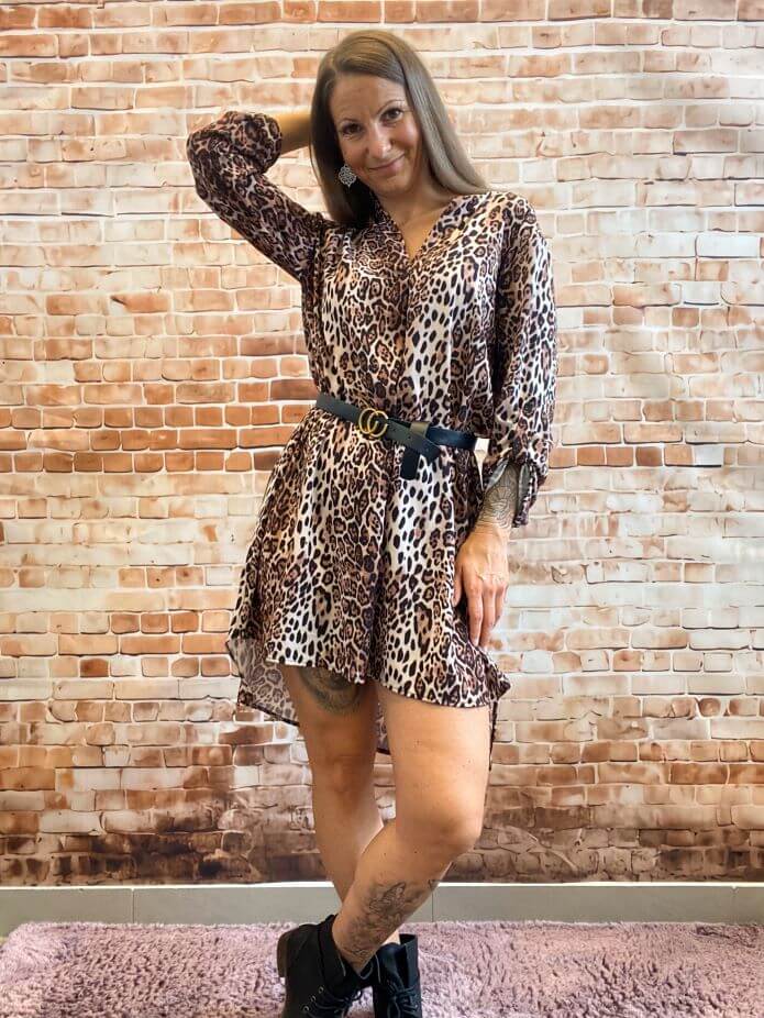 Dünnes Blusenkleid im kleineren Leo-Print