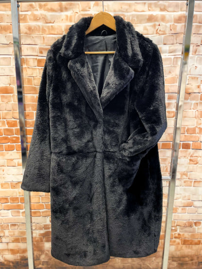 Kuscheliger Plüschmantel