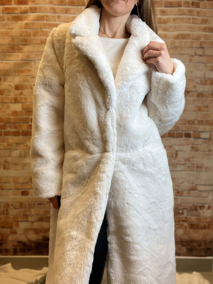 Kuscheliger Plüschmantel